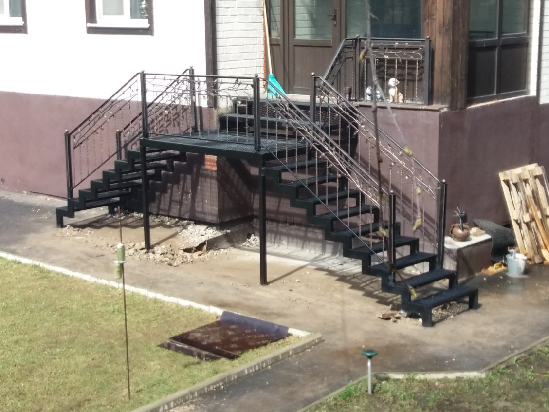 Уличная лестница из металла в долгопрудном фото
